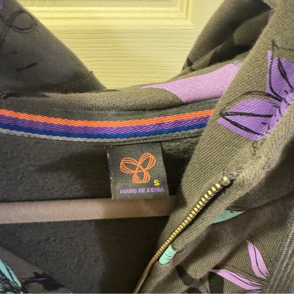 TNA Hoodie with floral design - Picture 3 of 4